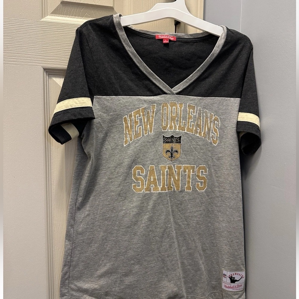 New Orleans Saints Mitchell & Ness NFL Throwbacks V neck T-Shirt Size Large
